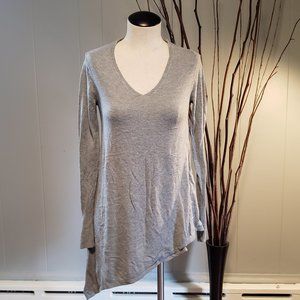 Asymmetrical hemline grey vneck sweater